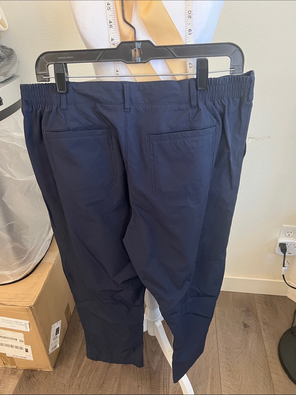 Kirkland Women’s 12 travel pants - Picture 5 of 7